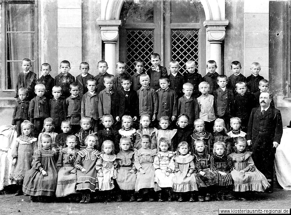 Klassenfoto zweier Klassen aus dem Jahr 1897